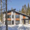 Magnificent contempory cottage / country house in Saint Donat with a peer at Lac Ouareau 