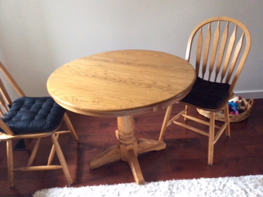 solid oak kitchen table with 4 chair used