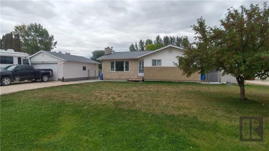 HOUSE FOR SALE IN ST ADOLPHE MOVE IN READY 319 900.00 OBO Manitoba