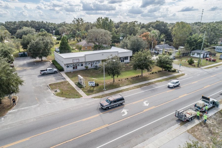 Commercial lease in Mascotte Florida on State Road 50 1250 SQF
