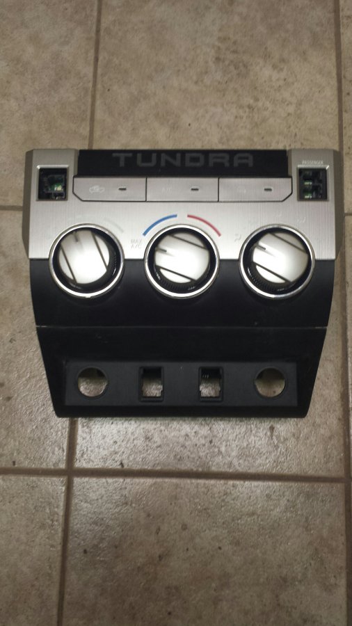 2014 toyota tundra Bottom console | Pompano Beach Classifieds 33064