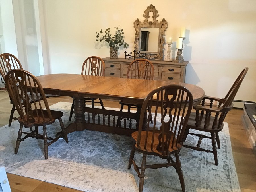 Large Oak dining room table and chairs. | New York Classifieds 11741
