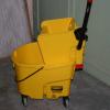 Mop & wringer bucket Rubbermid 26 qt New In Box