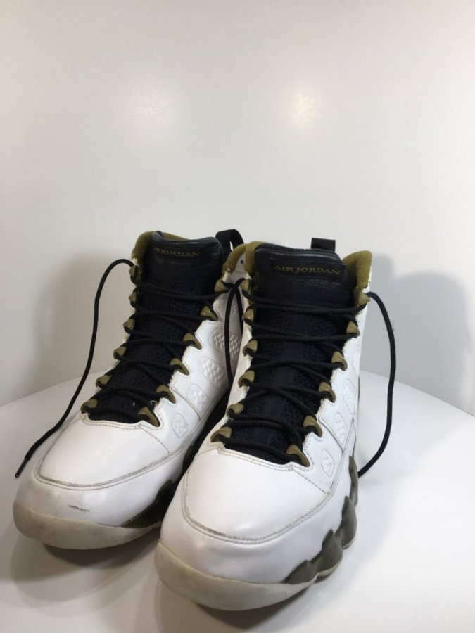 air jordan 9 statue