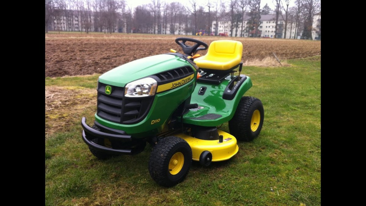 John Deere D110 Lawn Tractor | Lansing Classifieds 48864 | $800 | Lawn