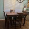 Beautiful Dining room table and 6 chairs in great shape.